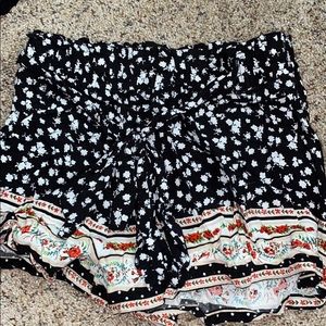 Juniors Miss Daisy Black Design Shorts